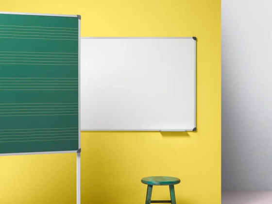 Classic magnetic board