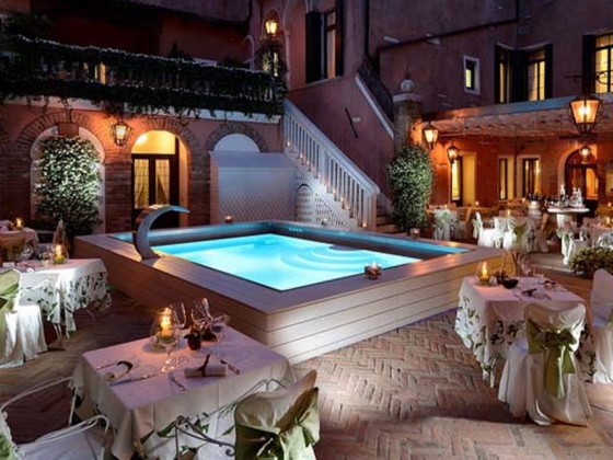 Restaurant swimming pools