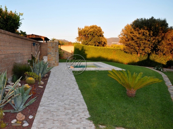 Natural stone garden paths 2