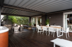 Isola 3 | wall-mounted pergola