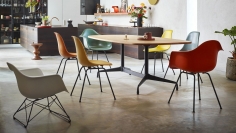 Стул без подлокотников Eames Fiberglass DSX фабрики Vitra