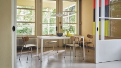 Стул с подлокотниками Eames Fiberglass фабрики Vitra