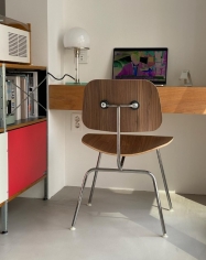 Стул с подлокотниками Eames Fiberglass фабрики Vitra