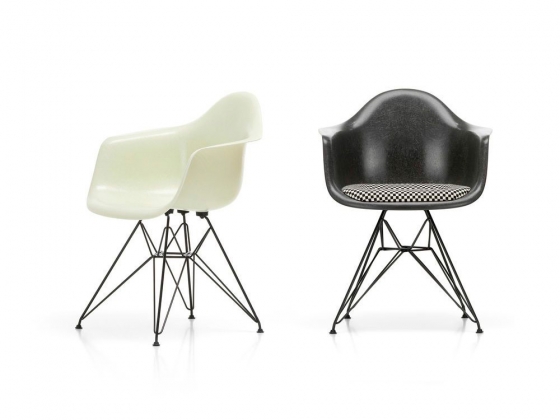 Стул с подлокотниками Eames Fiberglass DAR фабрики Vitra