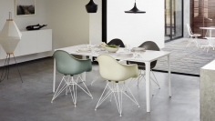 Стул с подлокотниками Eames Fiberglass фабрики Vitra