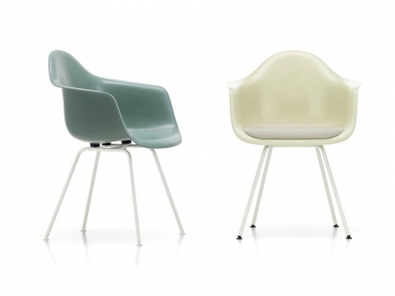 Стул с подлокотниками Eames Fiberglass фабрики Vitra