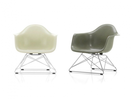 Стул с подлокотниками Eames Fiberglass фабрики Vitra