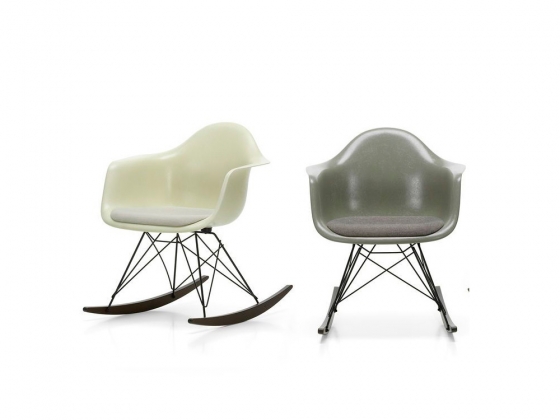 Стул с подлокотниками Eames Fiberglass фабрики Vitra