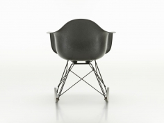 Стул с подлокотниками Eames Fiberglass RAR фабрики Vitra