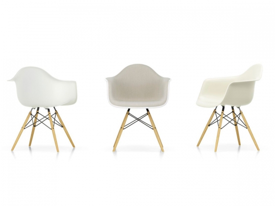 Стул с подлокотниками Eames Fiberglass фабрики Vitra