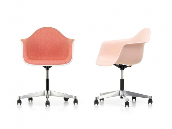 Стул с подлокотниками Eames Fiberglass фабрики Vitra