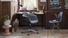 Стул с подлокотниками Eames Fiberglass фабрики Vitra